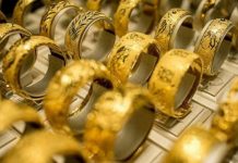 Vàng thế giới rớt mốc 2,000 USD/oz khi đồng USD mạnh hơn