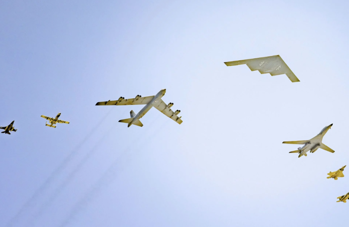 may-bay-nem-bom-chien-luoc