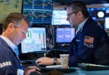 Chứng khoán Mỹ hồi điểm theo giá bitcoin, giá dầu đi xuống